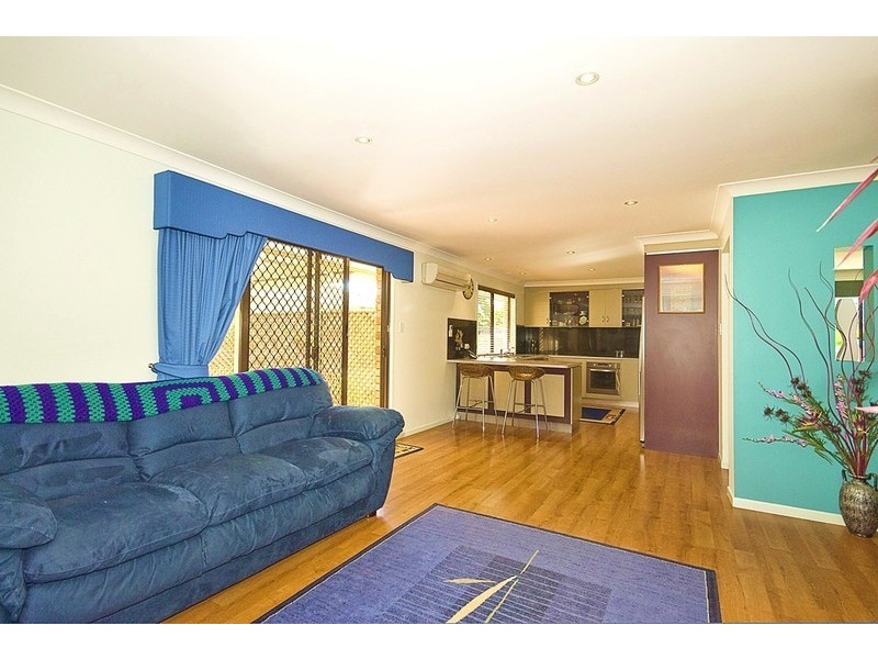 28 GREENVALE CT, Regents Park QLD 4118