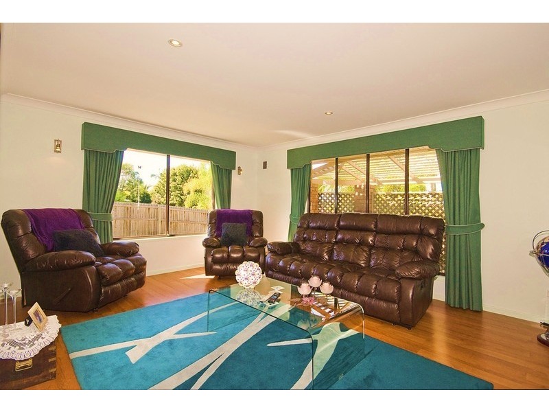 28 GREENVALE CT, Regents Park QLD 4118