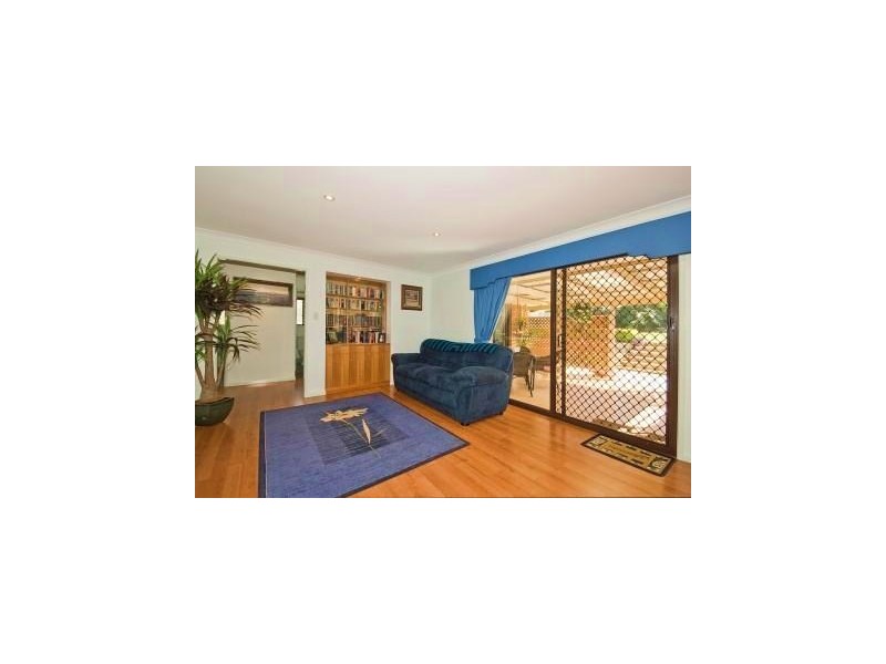 28 GREENVALE CT, Regents Park QLD 4118