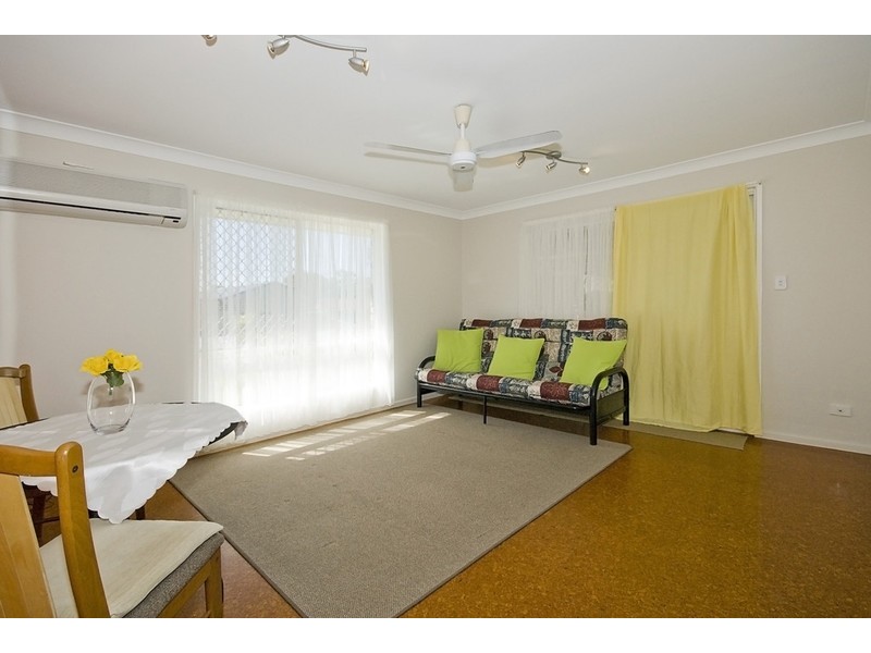 2 COCAS ST, Regents Park QLD 4118