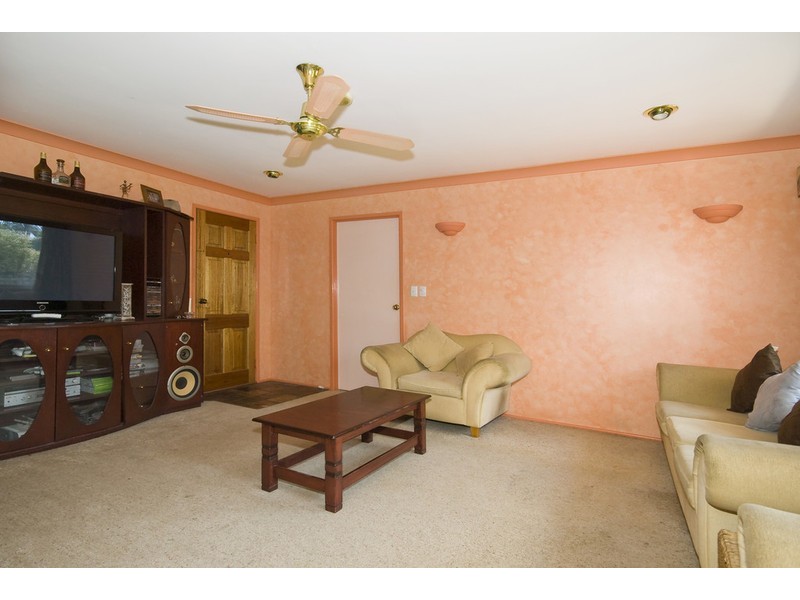 5 CORSLOOT ST, Regents Park QLD 4118