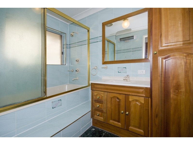 5 CORSLOOT ST, Regents Park QLD 4118