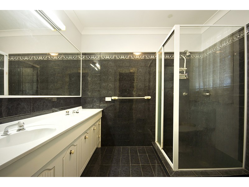 16 LUCIDA COURT, Regents Park QLD 4118