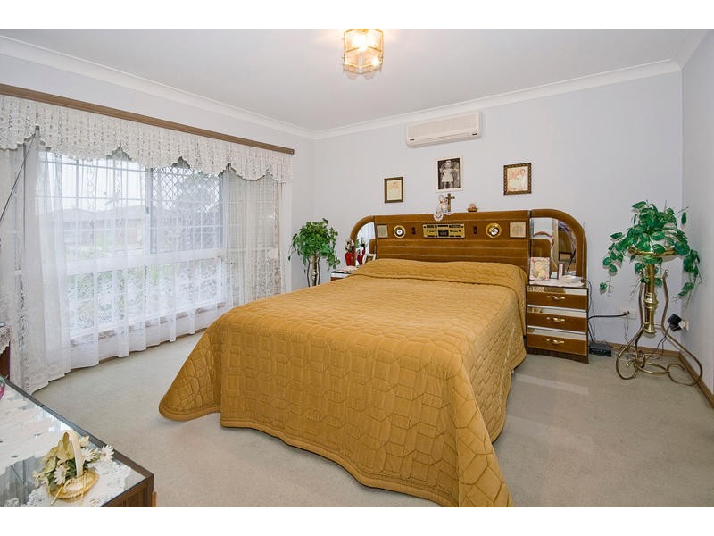 17 HYDRABAD ST, Regents Park QLD 4118