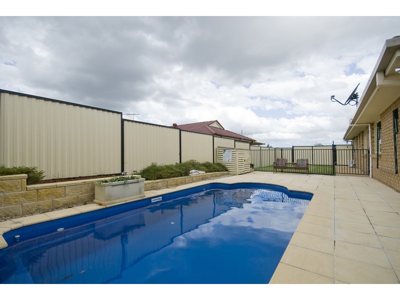 16 GEANEY BVD, Crestmead QLD 4132