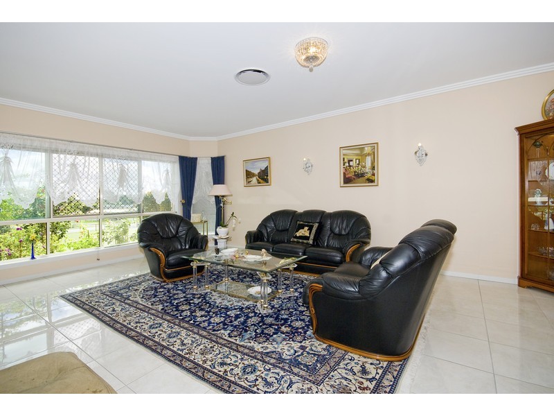 8 Sir Tristram Ct, Jimboomba QLD 4280