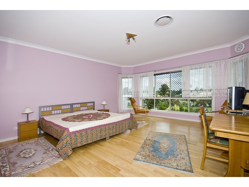 8 Sir Tristram Ct, Jimboomba QLD 4280