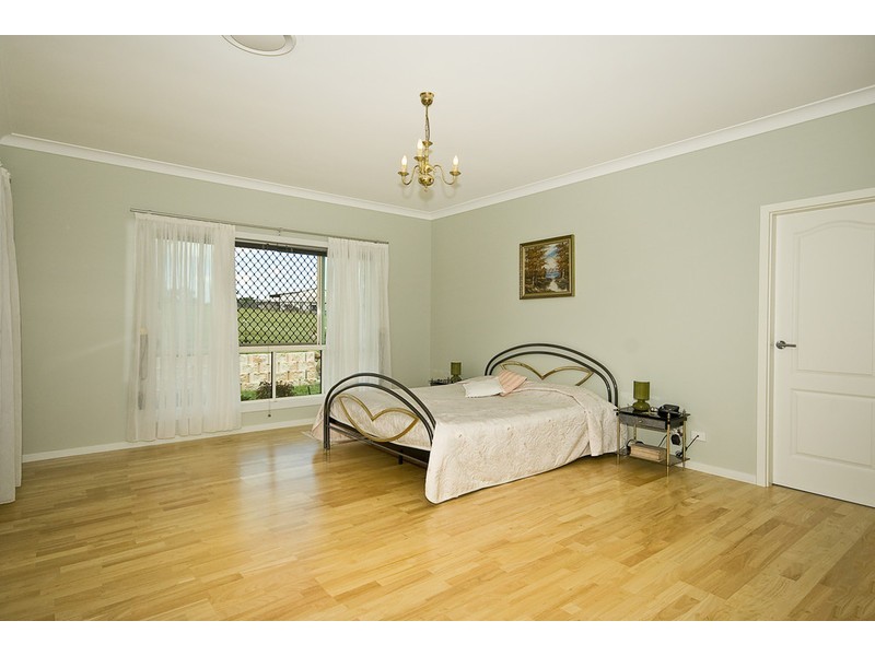 8 Sir Tristram Ct, Jimboomba QLD 4280