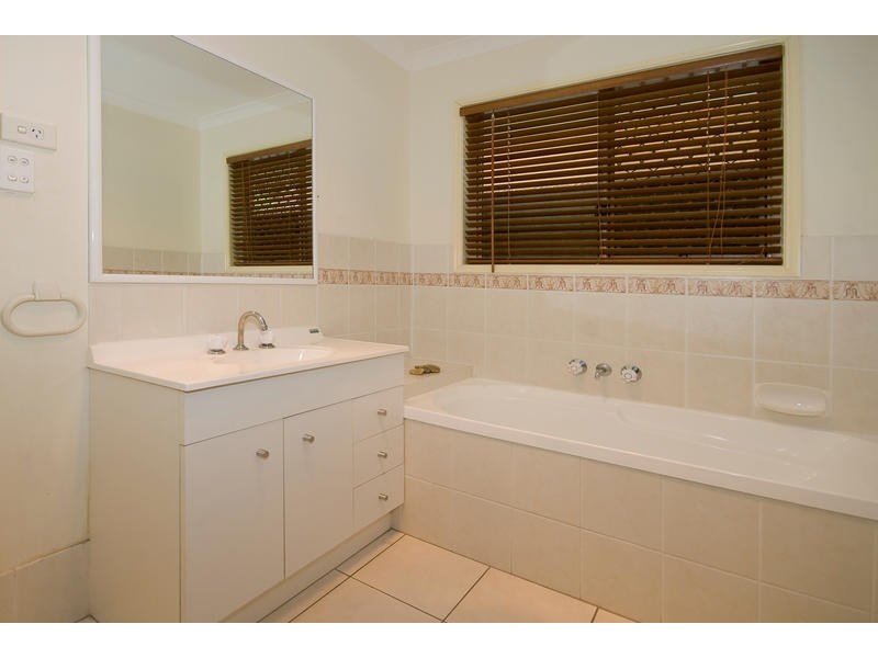 14 Isaac Court, Hillcrest QLD 4118