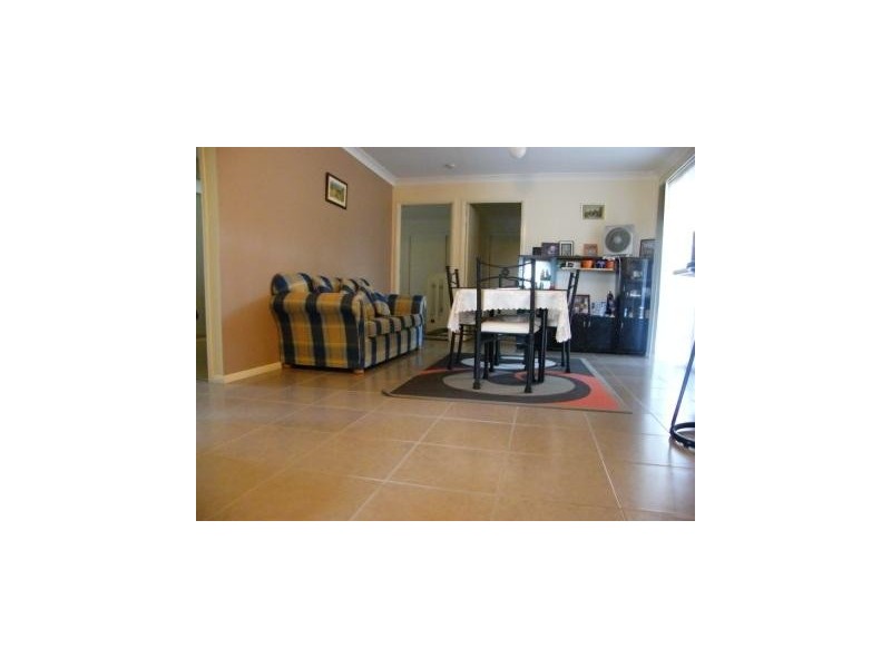 3 BUTIA CLOSE, Regents Park QLD 4118