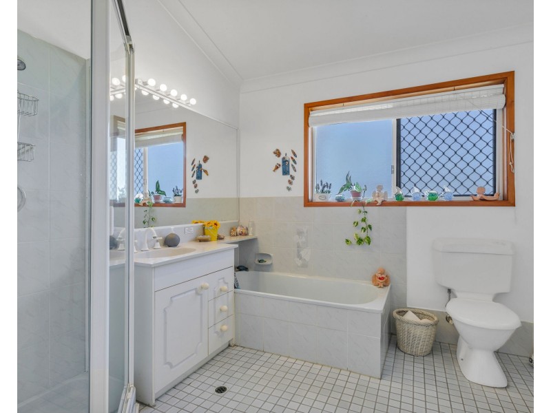 67 Endeavour Esplanade, Newport QLD 4020