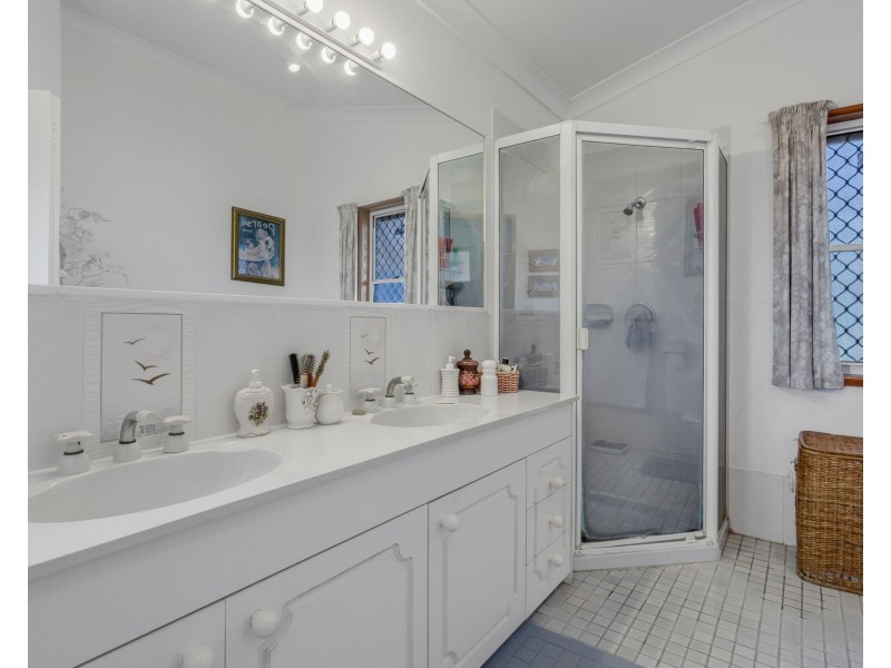 67 Endeavour Esplanade, Newport QLD 4020