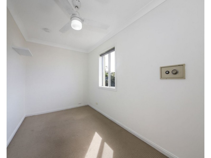1 Inglis Street, Woody Point QLD 4019