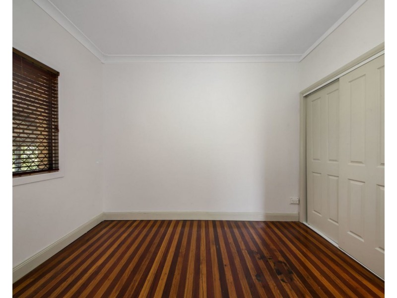 1 Inglis Street, Woody Point QLD 4019