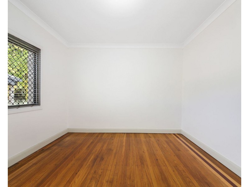 1 Inglis Street, Woody Point QLD 4019