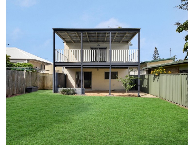 1 Inglis Street, Woody Point QLD 4019