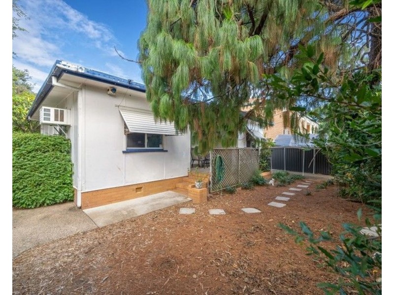 36 Hawthorne Street, Woody Point QLD 4019