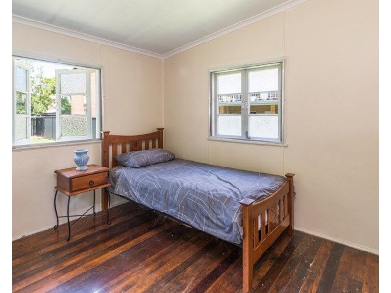 36 Hawthorne Street, Woody Point QLD 4019