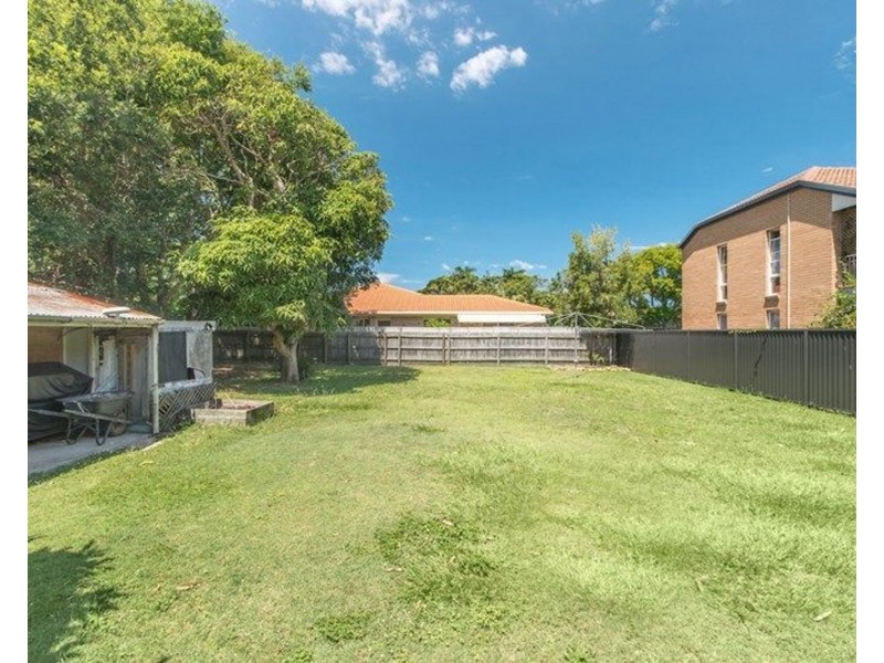 36 Hawthorne Street, Woody Point QLD 4019