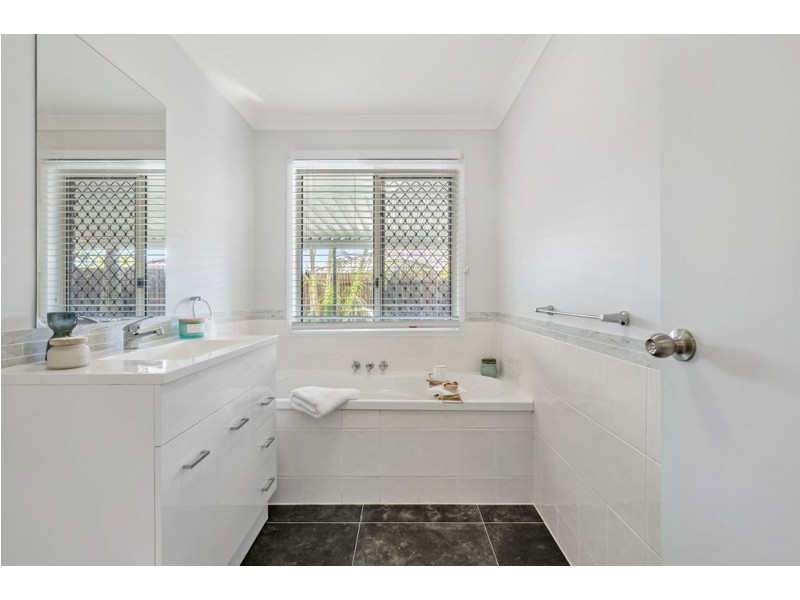 8 Homefield Street, Margate QLD 4019