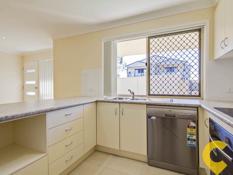 2/1 Lady Bowen Parade, Rothwell QLD 4022