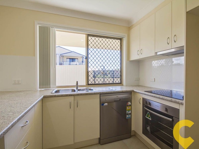 2/1 Lady Bowen Parade, Rothwell QLD 4022