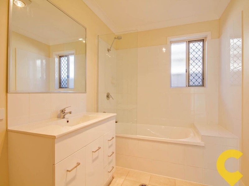 2/1 Lady Bowen Parade, Rothwell QLD 4022