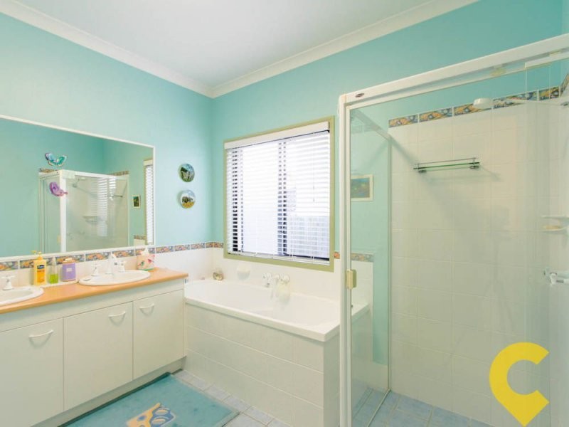 16 Lochside Drive, North Lakes QLD 4509