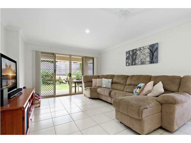 74 Mackintosh Drive, North Lakes QLD 4509