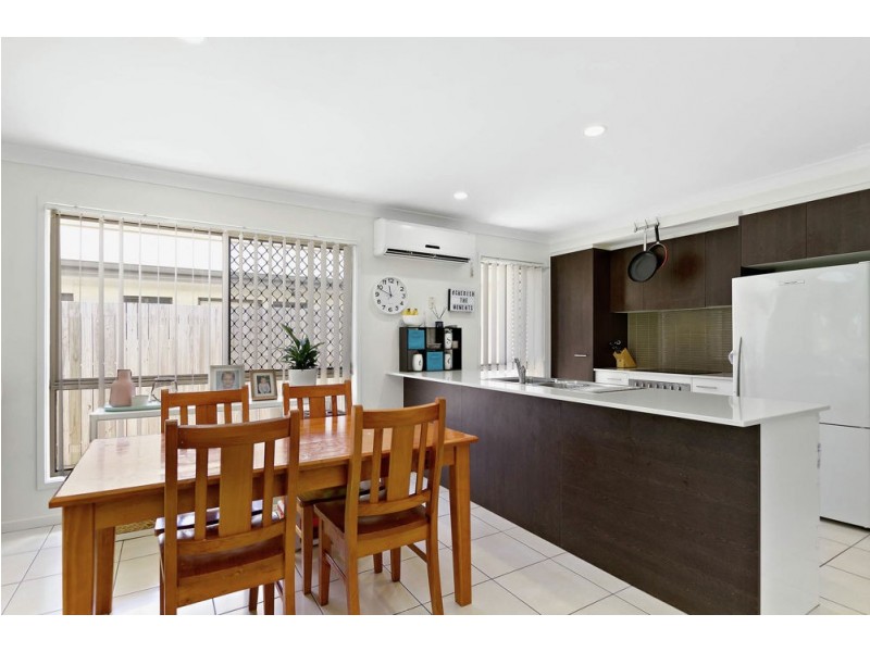 74 Mackintosh Drive, North Lakes QLD 4509