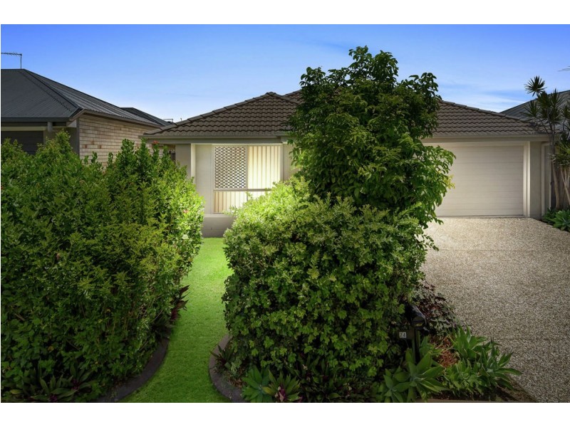 74 Mackintosh Drive, North Lakes QLD 4509