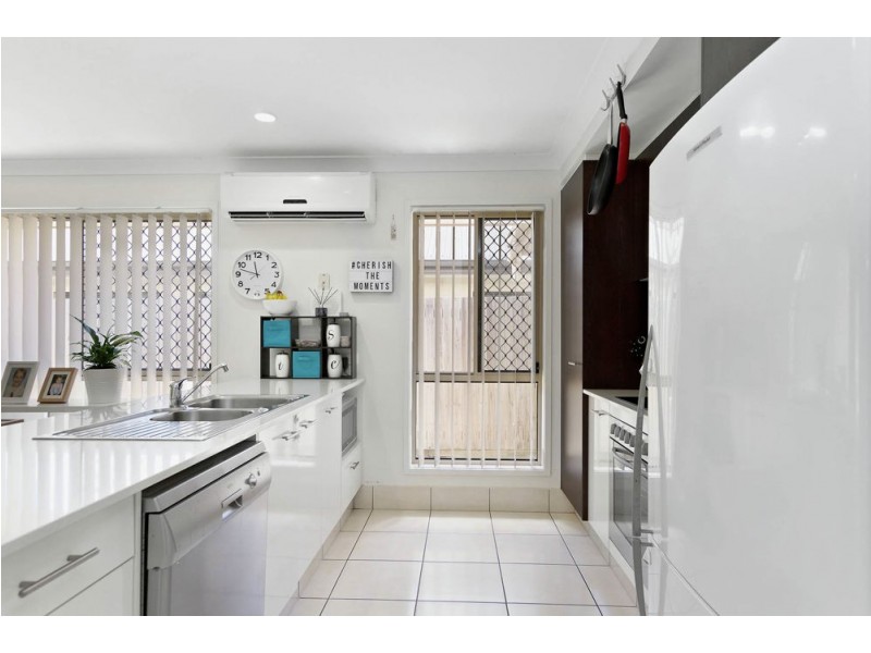 74 Mackintosh Drive, North Lakes QLD 4509