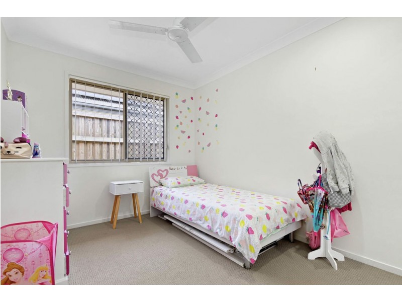 74 Mackintosh Drive, North Lakes QLD 4509