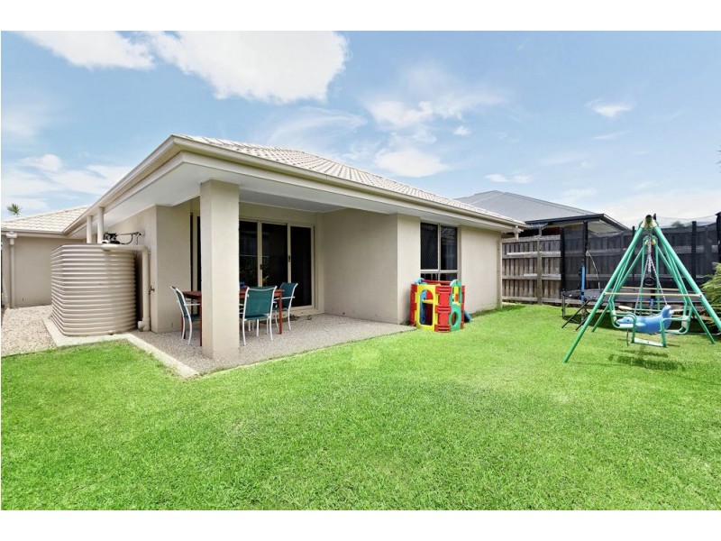 74 Mackintosh Drive, North Lakes QLD 4509