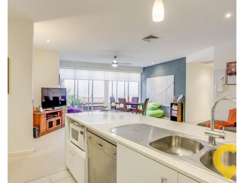 1/146 Prince Edward Parade, Scarborough QLD 4020