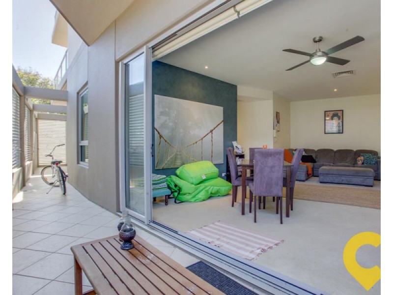 1/146 Prince Edward Parade, Scarborough QLD 4020