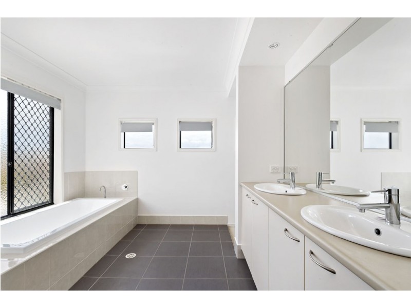 1 Derwent St, Murrumba Downs QLD 4503