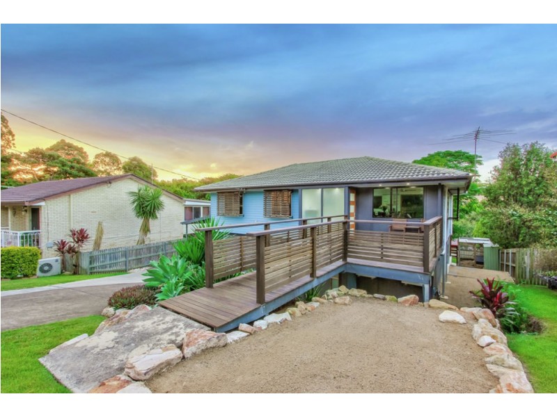 6 Floyd Court, Arana Hills QLD 4054