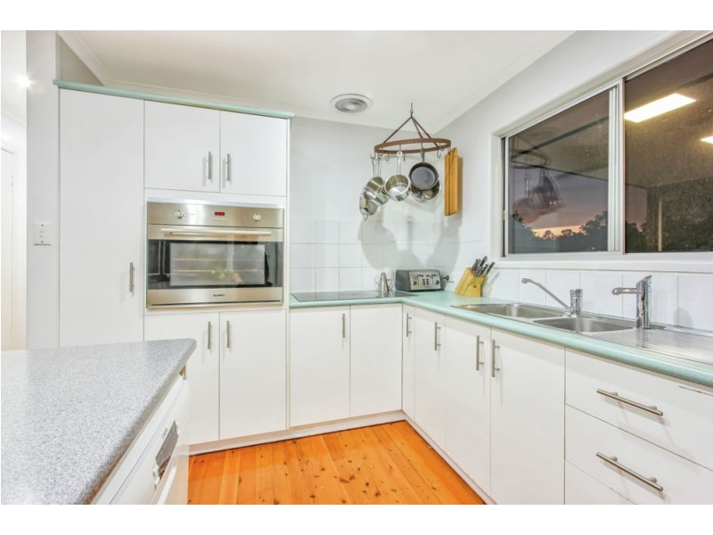 6 Floyd Court, Arana Hills QLD 4054