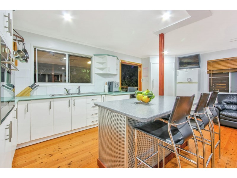 6 Floyd Court, Arana Hills QLD 4054