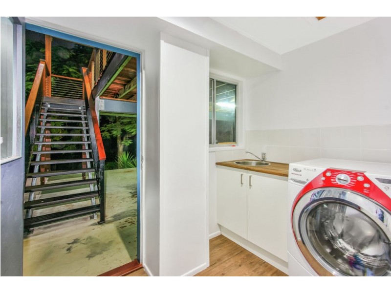 6 Floyd Court, Arana Hills QLD 4054