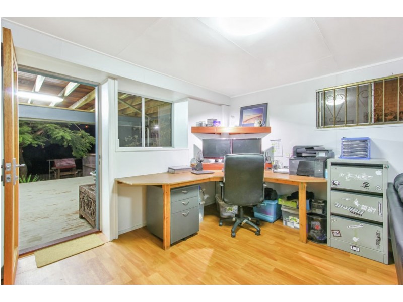 6 Floyd Court, Arana Hills QLD 4054