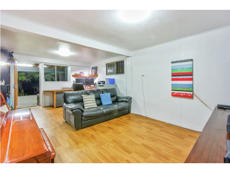 6 Floyd Court, Arana Hills QLD 4054