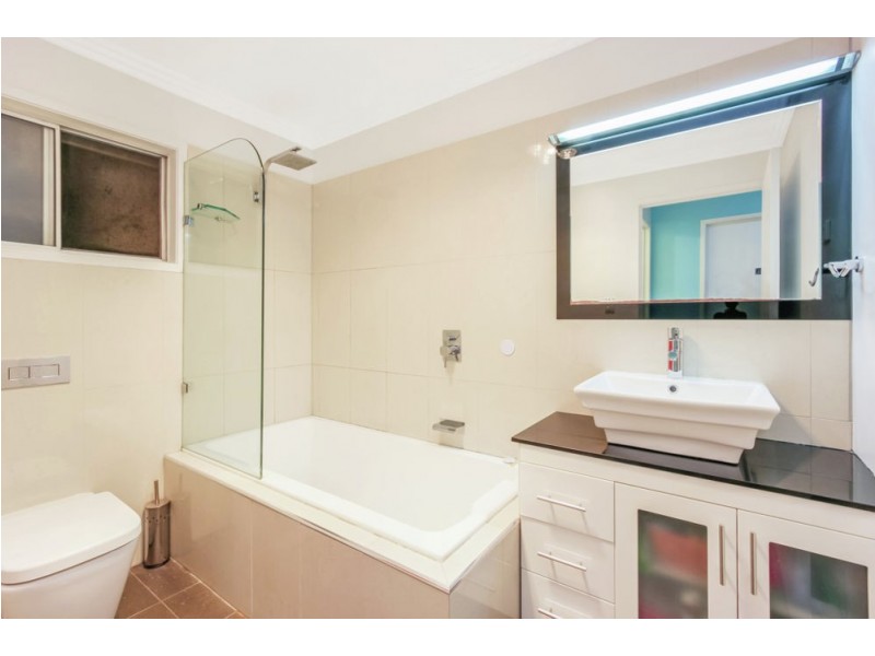 6 Floyd Court, Arana Hills QLD 4054