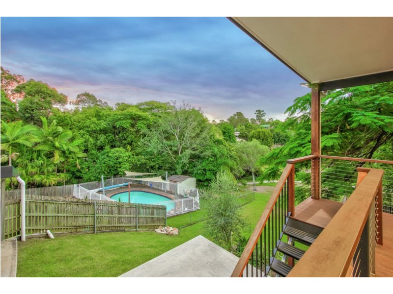 6 Floyd Court, Arana Hills QLD 4054