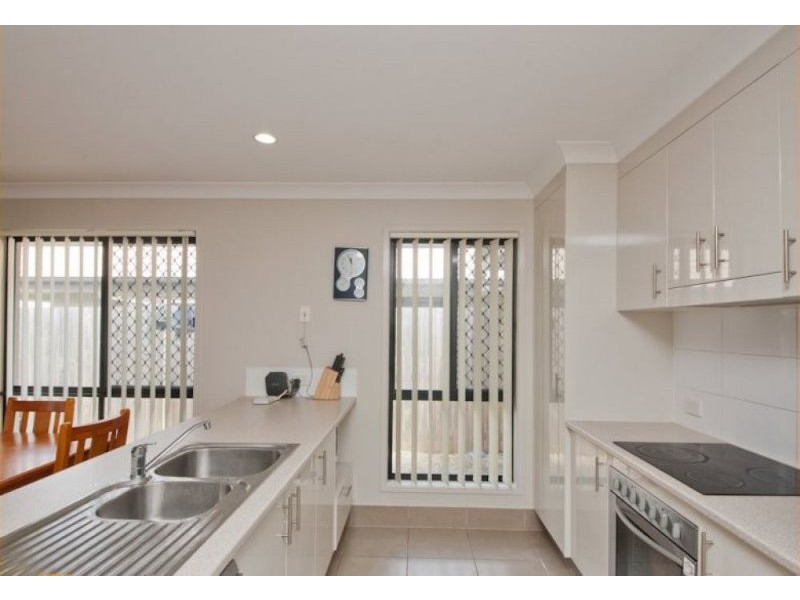 10 Severn Crescent, North Lakes QLD 4509