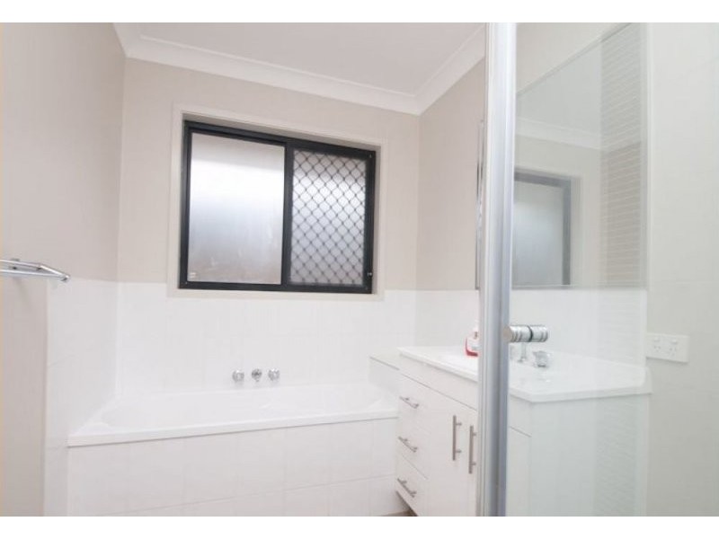 10 Severn Crescent, North Lakes QLD 4509