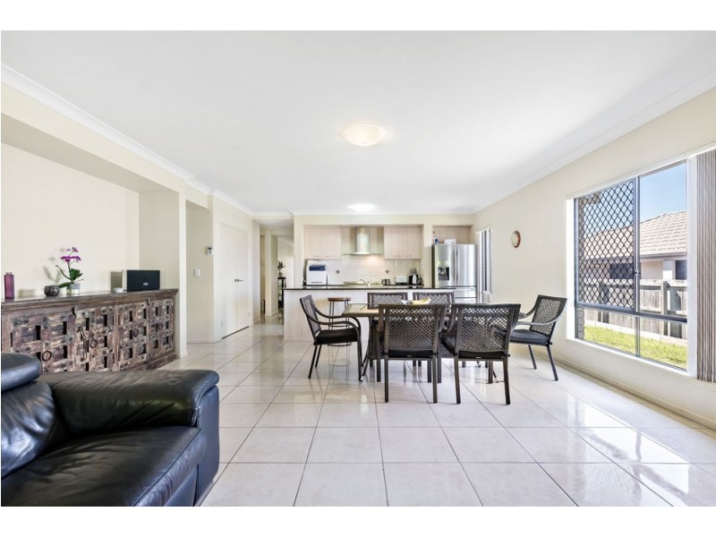 13 Highcliff Crescent, North Lakes QLD 4509