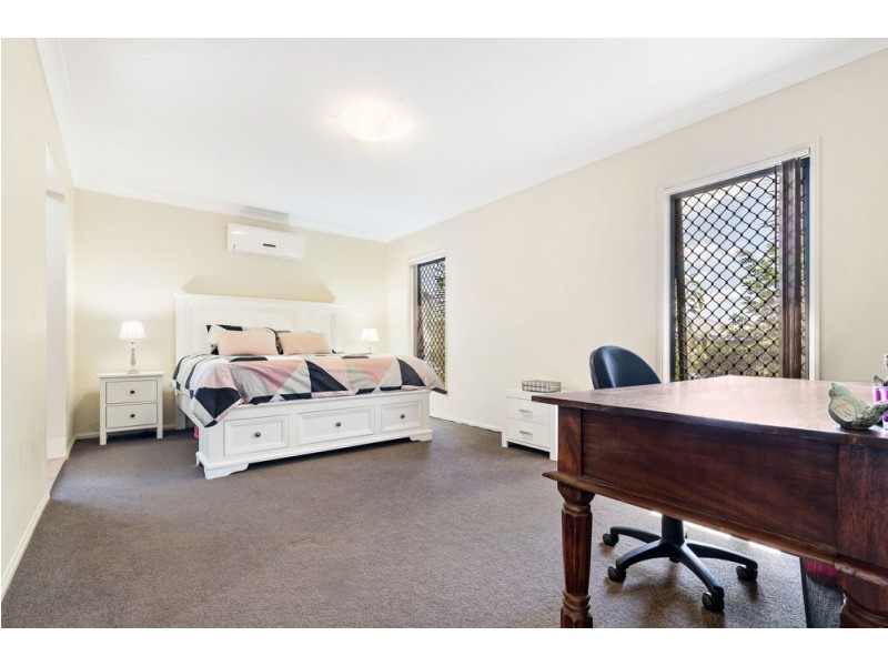 13 Highcliff Crescent, North Lakes QLD 4509