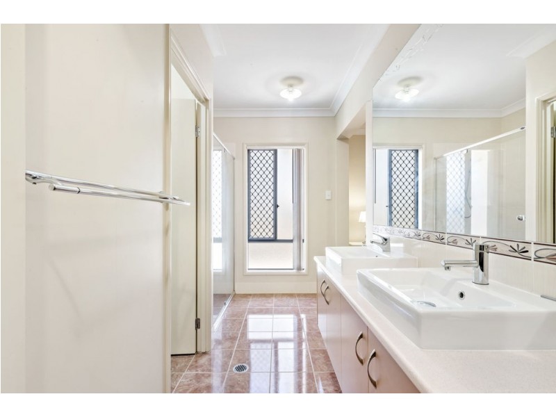 13 Highcliff Crescent, North Lakes QLD 4509